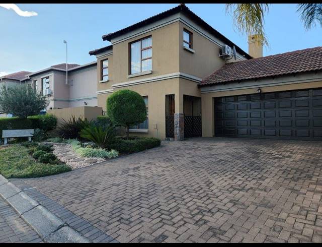 3 BEDROOM TOWNHOUSE FOR SALE IN VANDERBIJLPARK SE 8